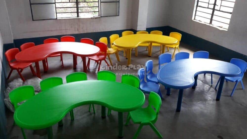Image depicting class room furniture